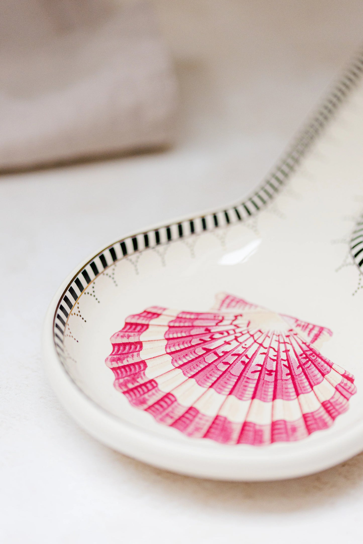 YVONNE ELLEN SPOON REST SHELL